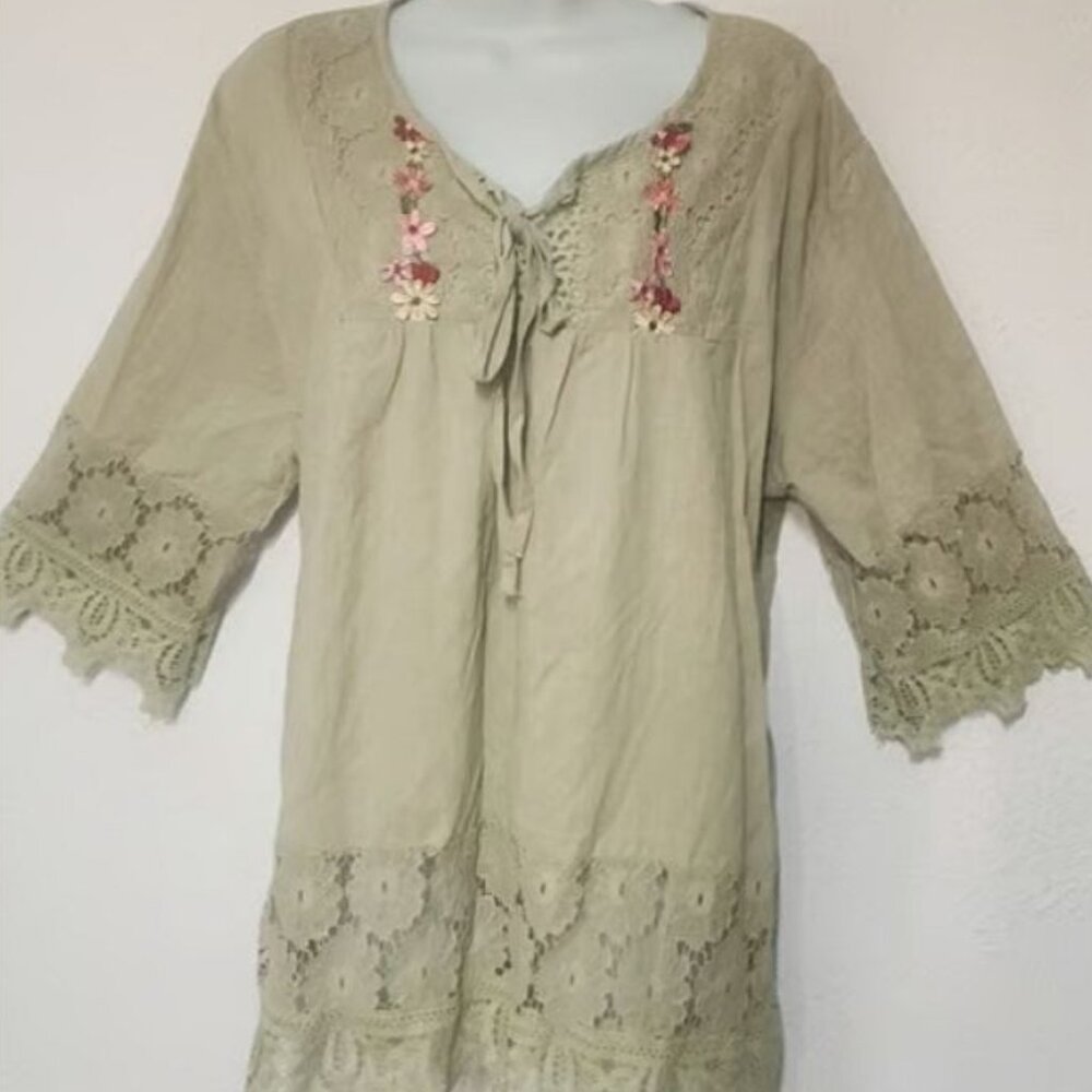 Loft *** stylish blouse, light Green w/ embroidery and lace in size 4XL-5XL
